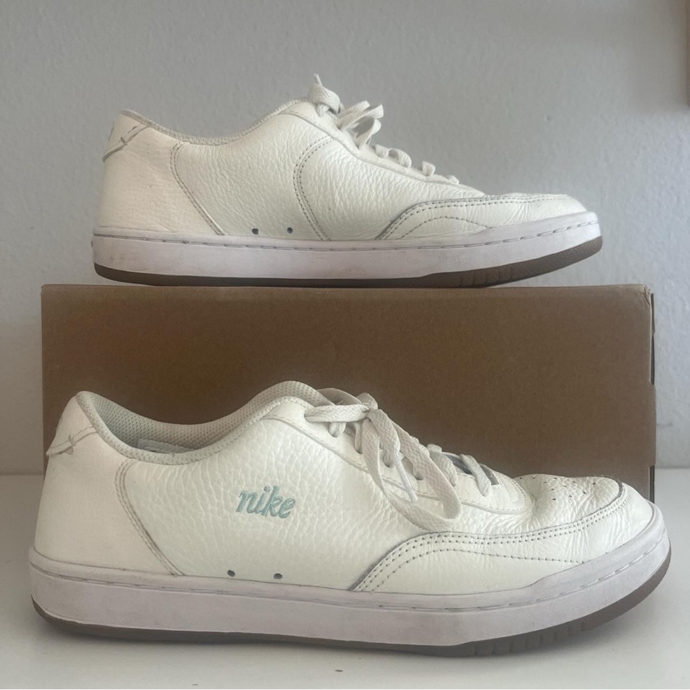 Women’s Nike Court Vintage Premium